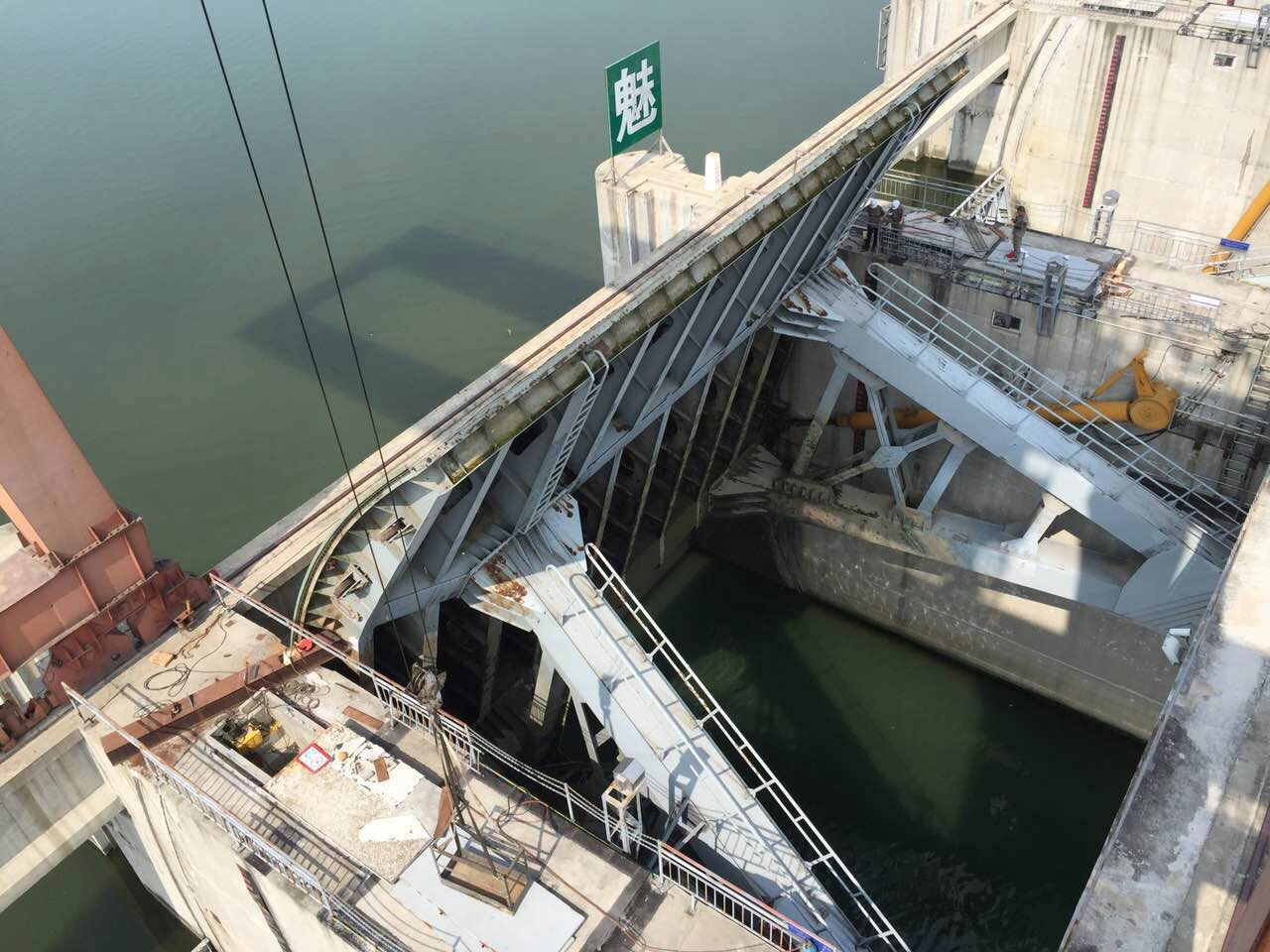 大型水電站液壓啟閉機油缸大修